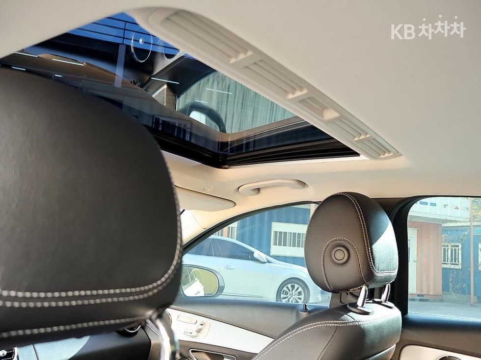 Mercedes-Benz The New (фейслифт) C-КласC200 Avantgarde W205 - 14