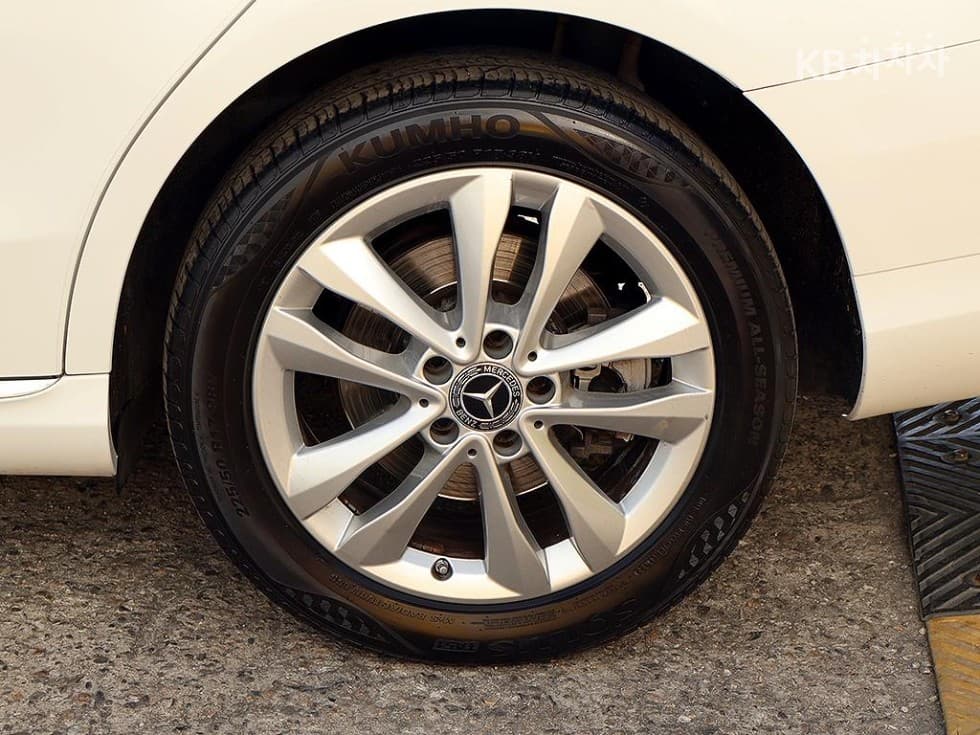 Mercedes-Benz The New (фейслифт) C-КласC200 Avantgarde W205 - 18