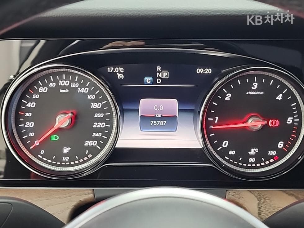 Mercedes-Benz E-Клас (W213)E220d Exclusive - 6