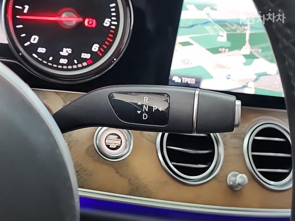 Mercedes-Benz E-Клас (W213)E220d Exclusive - 8