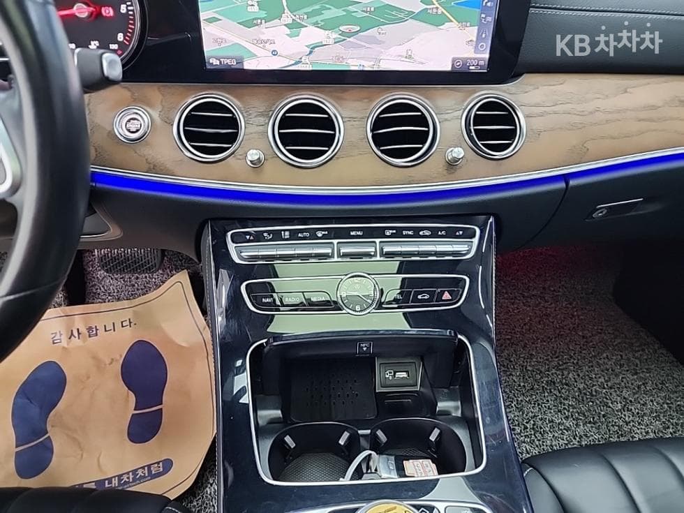 Mercedes-Benz E-Клас (W213)E220d Exclusive - 10