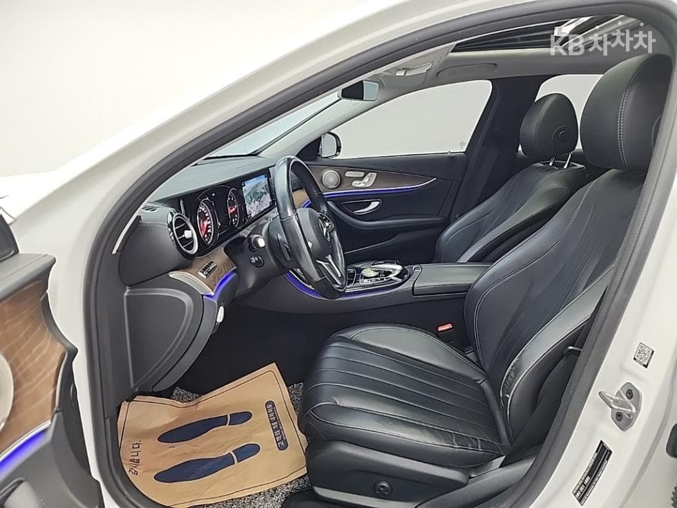 Mercedes-Benz E-Клас (W213)E220d Exclusive - 11