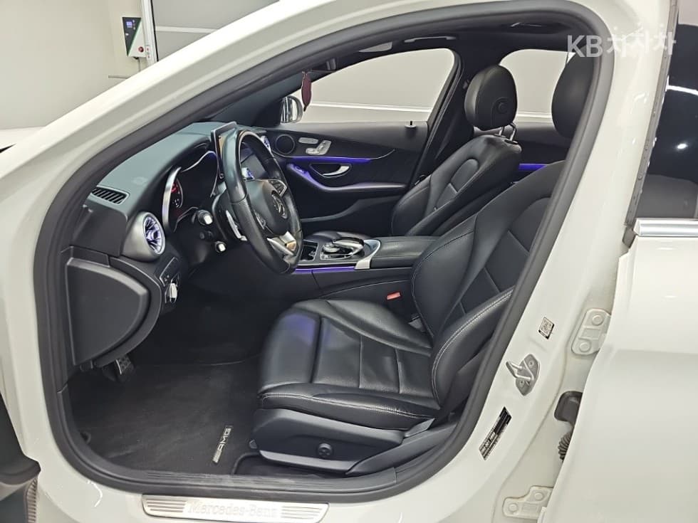Mercedes-Benz The New (facelift) C-ClassC200 AMG Line - 11