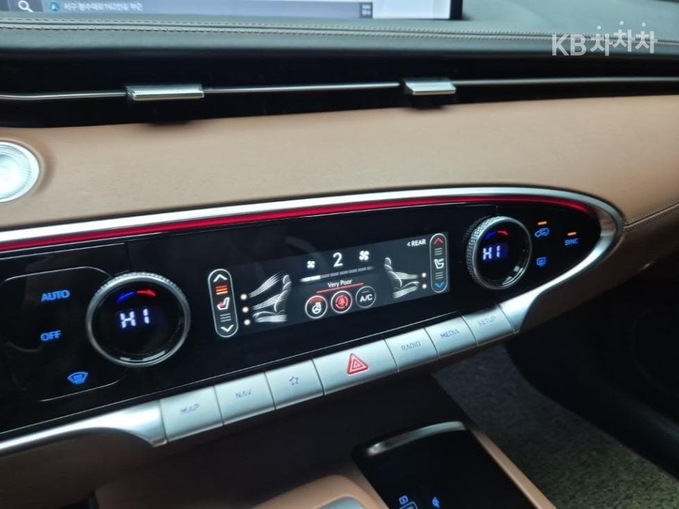 Genesis GV70Gasoline 2.5T AWD - 17