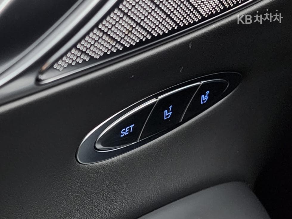 Дженезис GV70Бензин 2.5T 2WD - 23