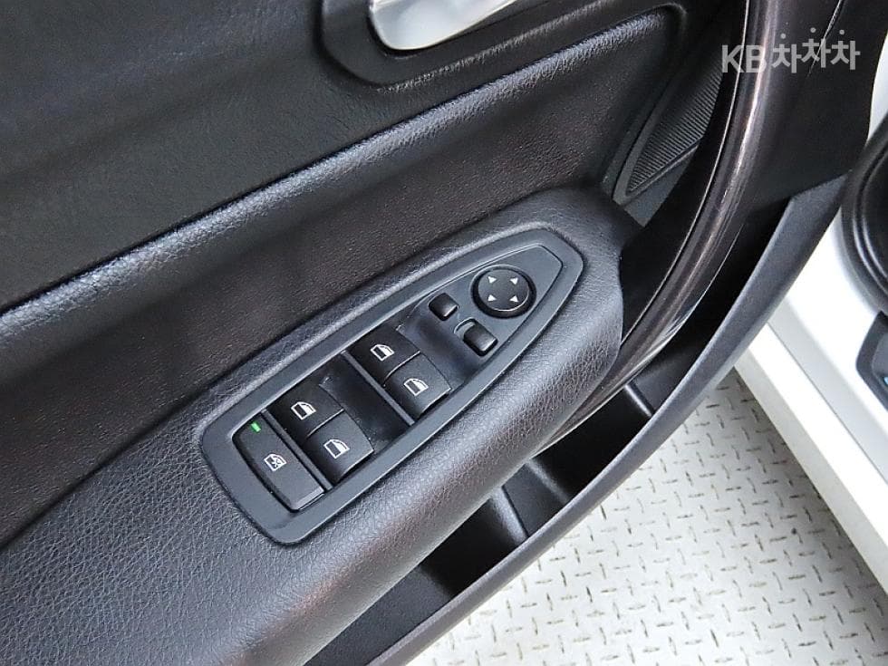 BMW Нов1시리즈118d 스포츠 라Местен F20 - 13