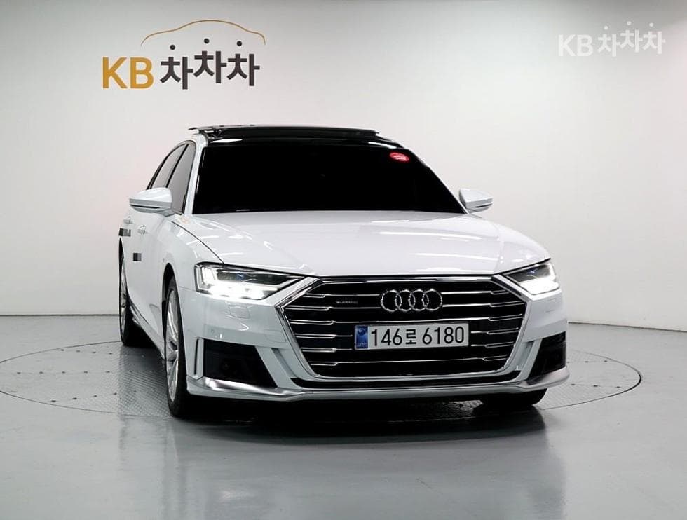 Audi A8 (D5)55 TFSI Quattro LWB - 2