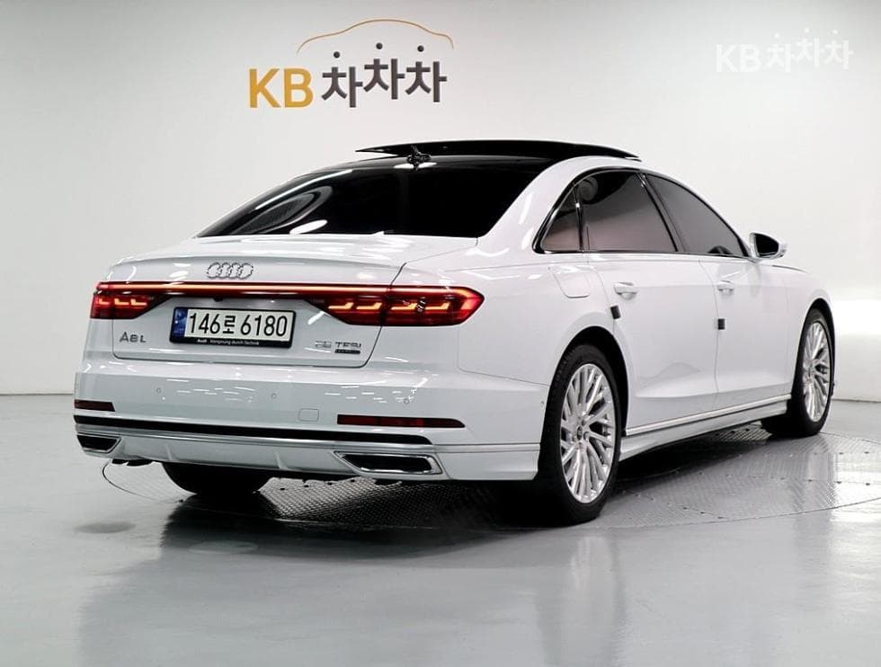 Audi A8 (D5)55 TFSI Quattro LWB - 3