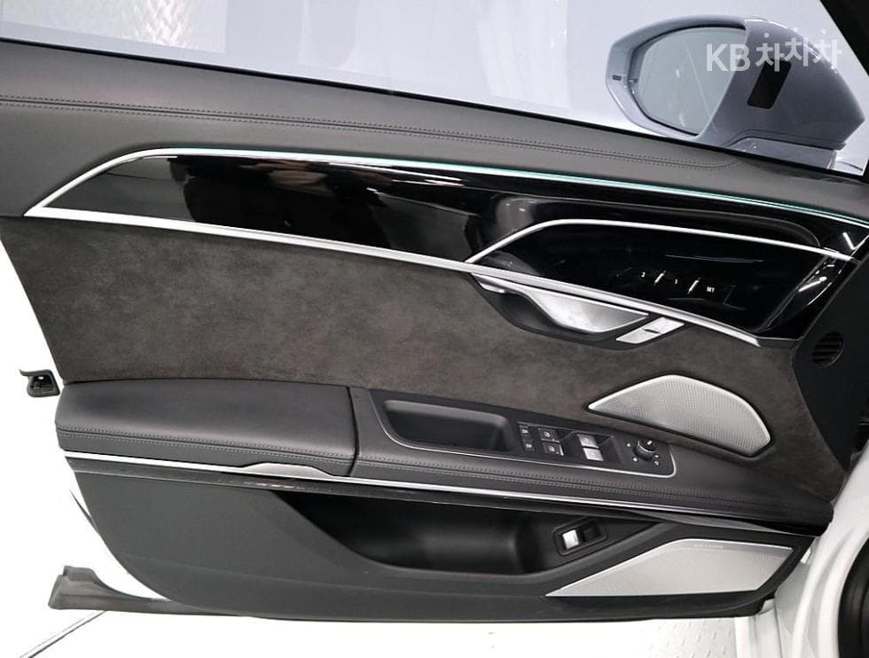 Audi A8 (D5)55 TFSI Quattro LWB - 8