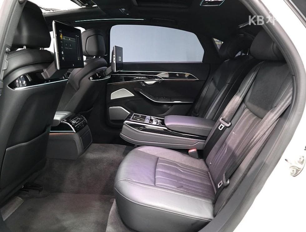 Audi A8 (D5)55 TFSI Quattro LWB - 10