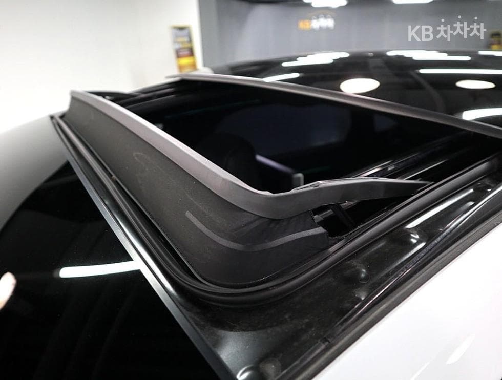 Audi A8 (D5)55 TFSI Quattro LWB - 15