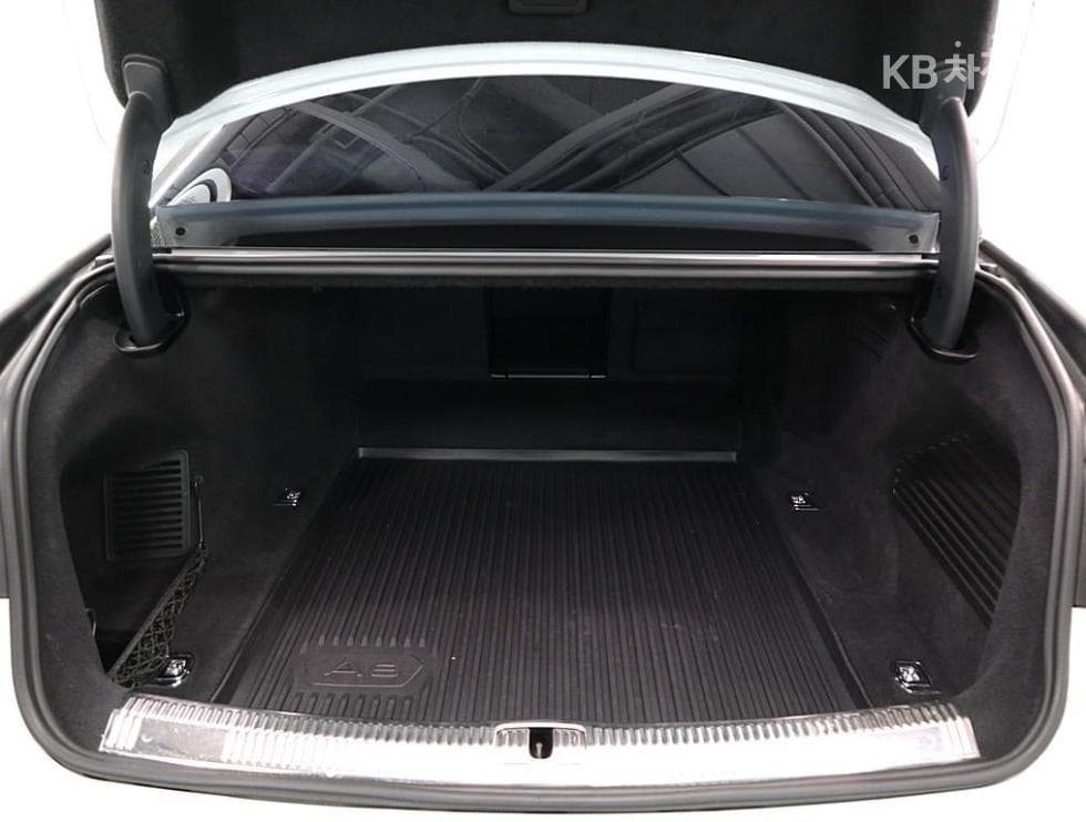 Audi A8 (D5)55 TFSI Quattro LWB - 16