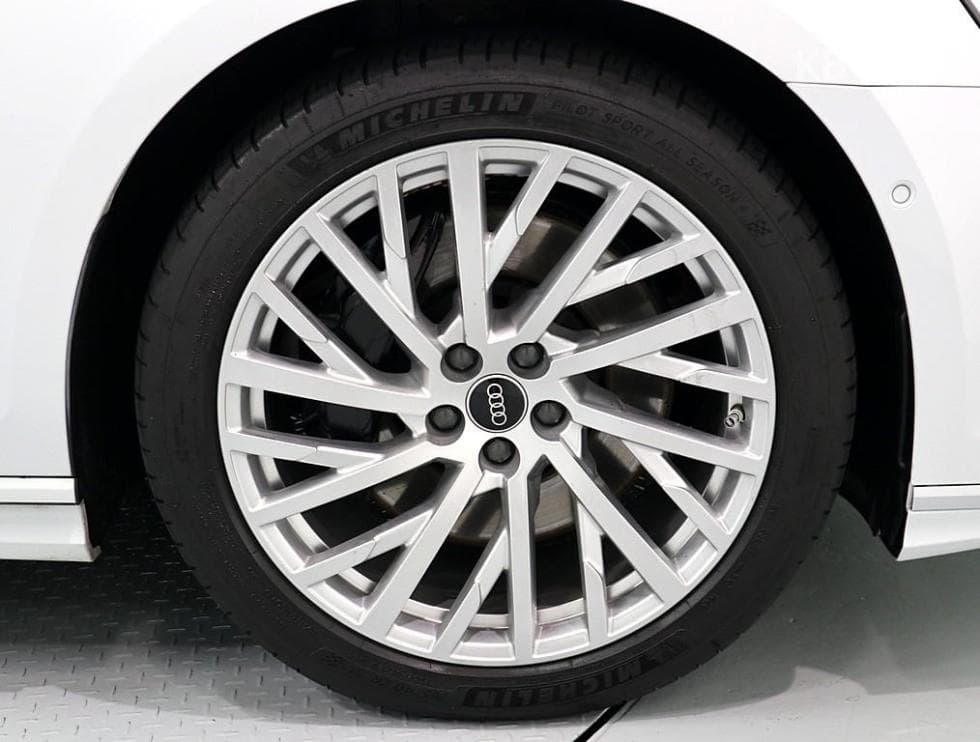 Audi A8 (D5)55 TFSI Quattro LWB - 17