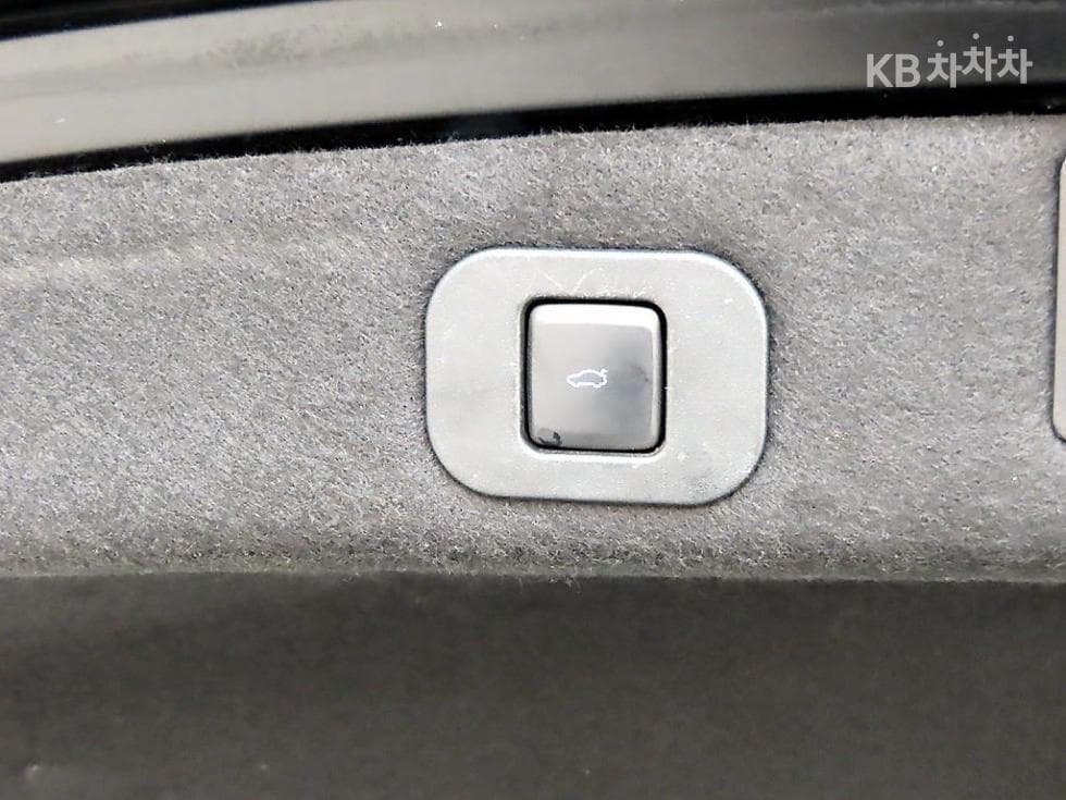 링컨 컨티넨탈 10세대3.0 V6 Reserve - 17