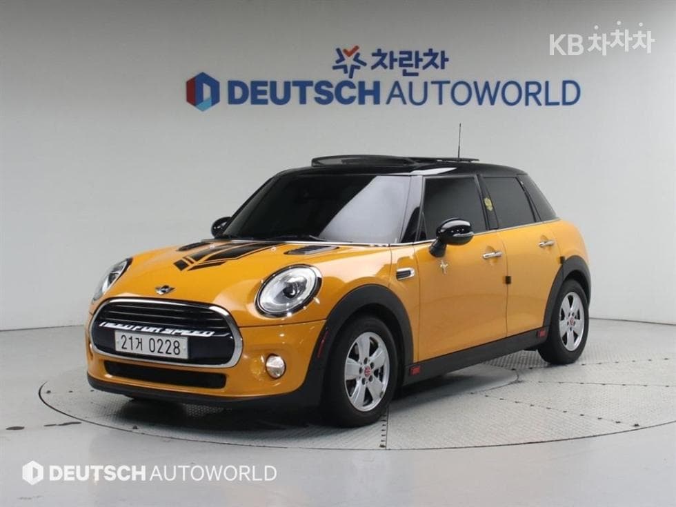 Мини Cooper 5-врати D 1.5 Среден клас - Image 1