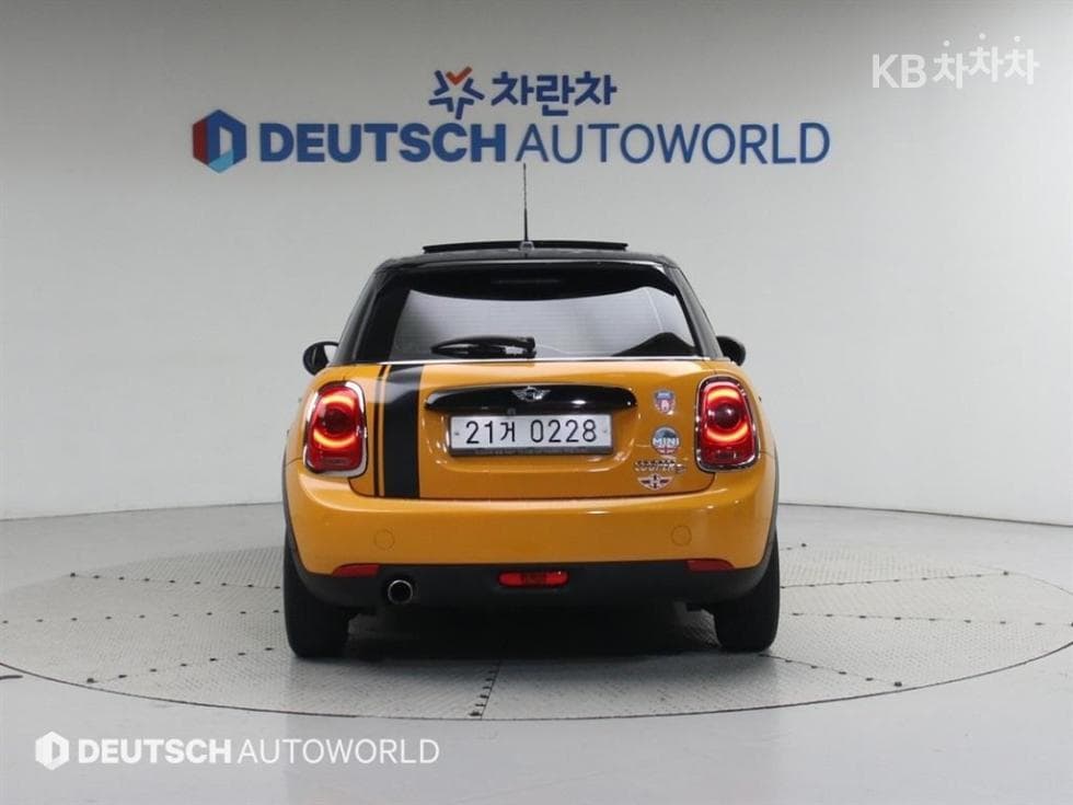 Мини Cooper 5-вратиD 1.5 Среден клас - 4