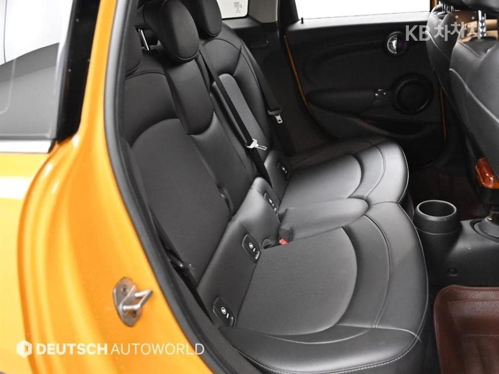 Мини Cooper 5-вратиD 1.5 Среден клас - 12