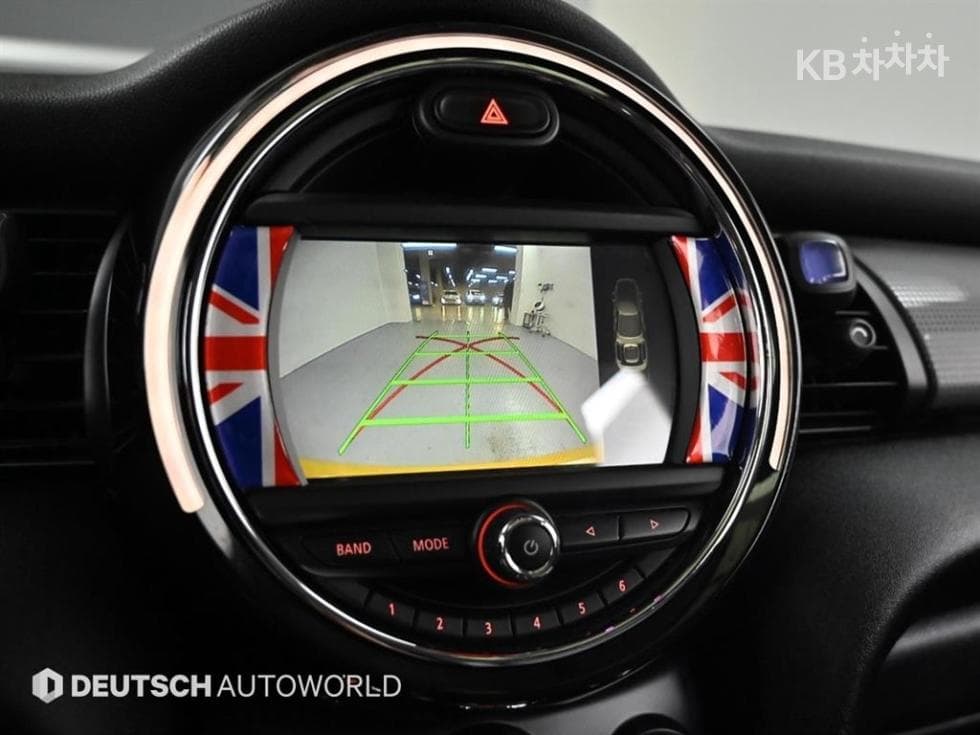 Мини Cooper 5-вратиD 1.5 Среден клас - 15