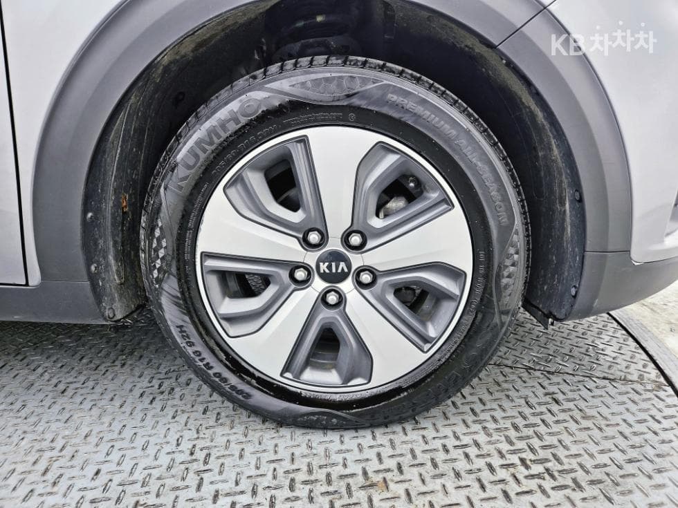 Киа The New (фейслифт) Ниро1.6 HEV Лукс - 23
