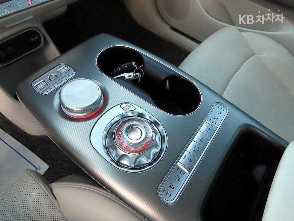 Дженезис GV60Стандартен 2WD Стандартен - 11