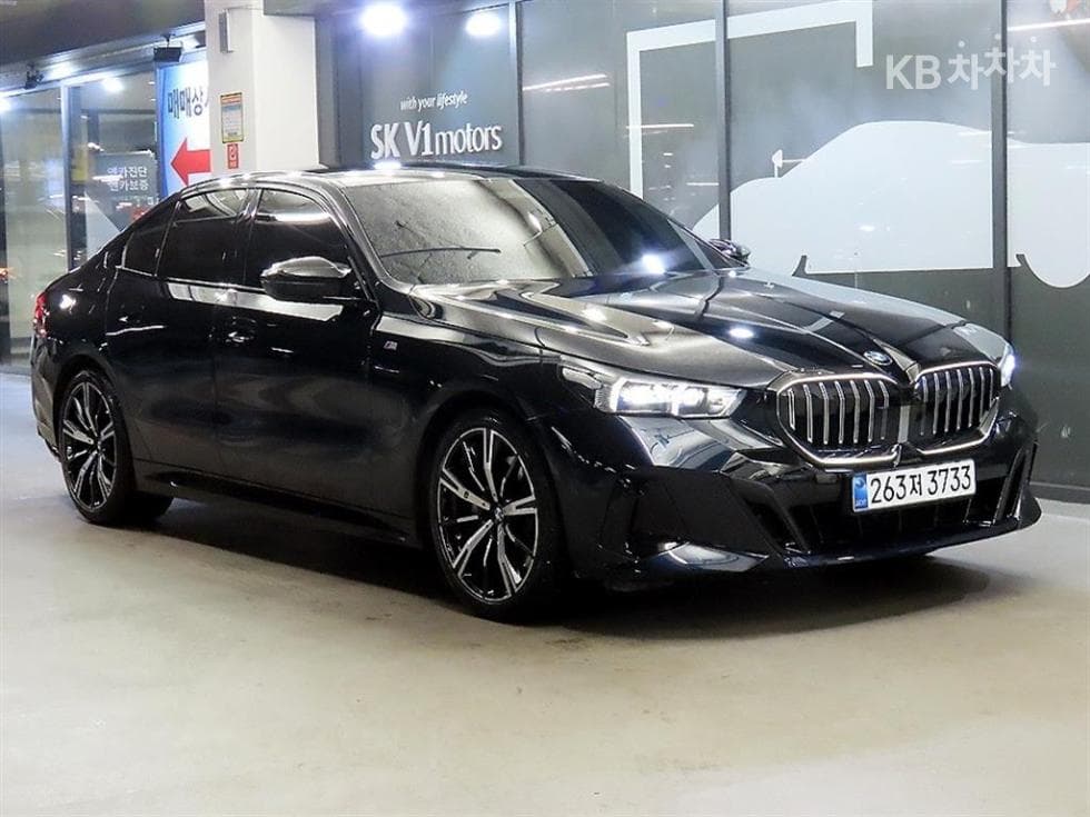 BMW New5 Series(G60) 530i xDrive M Sport - Image 1