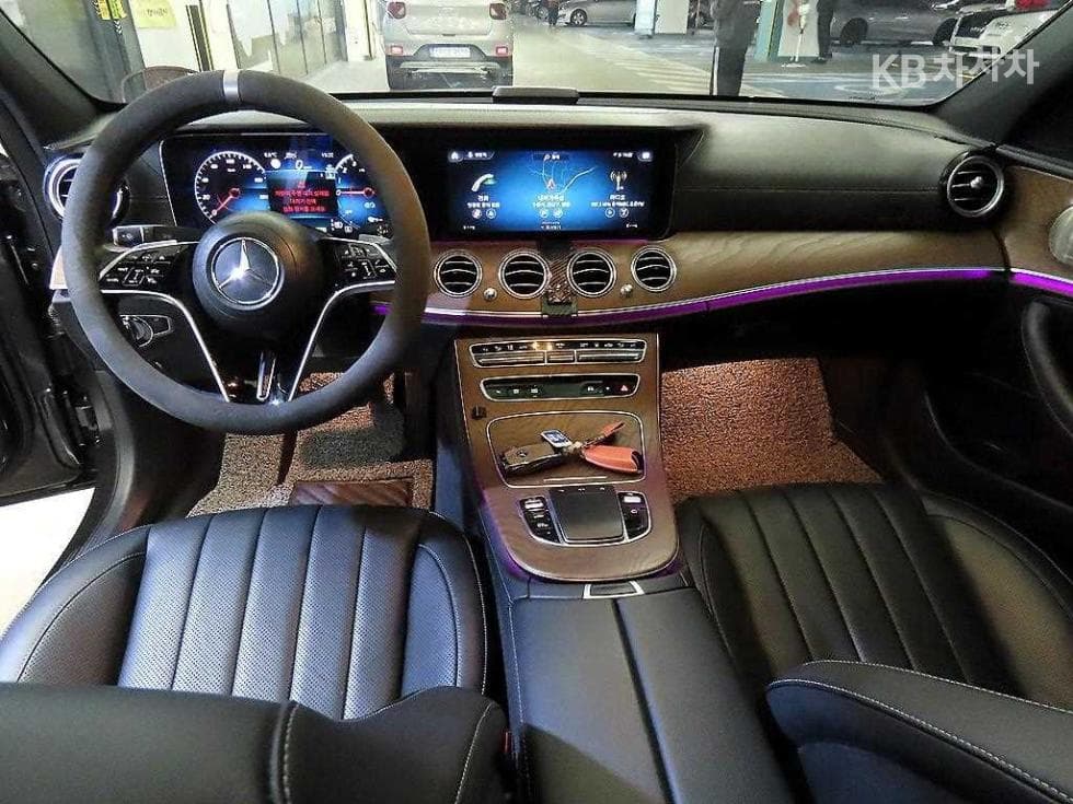 Mercedes-Benz E-Клас (W213)E300e 4MATIC Exclusive - 10