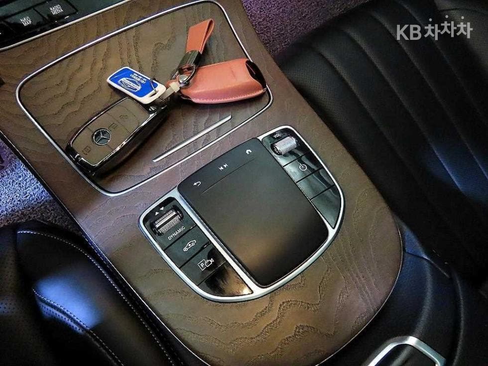 Mercedes-Benz E-Клас (W213)E300e 4MATIC Exclusive - 13