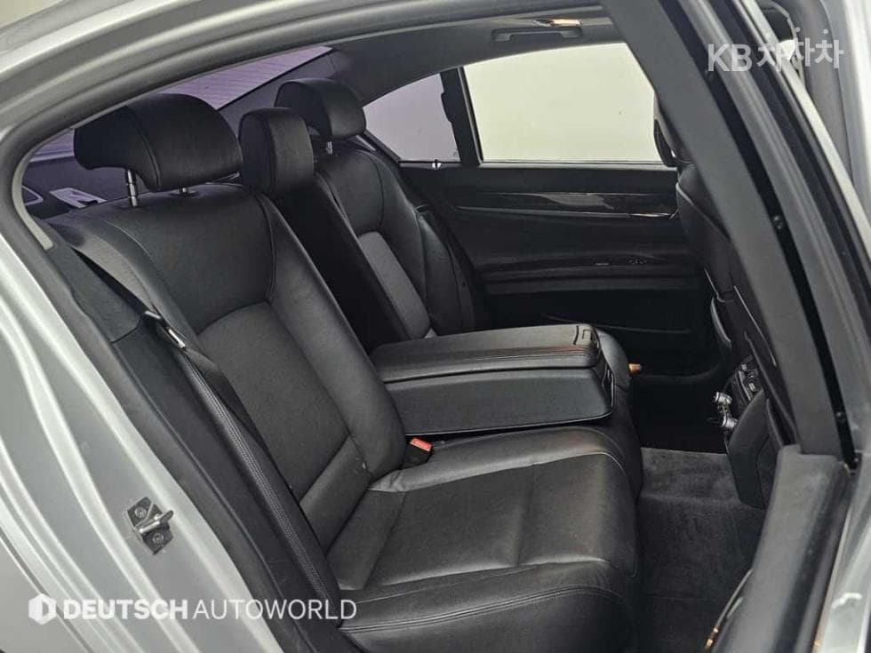 BMW Нов7시리즈730d - 12