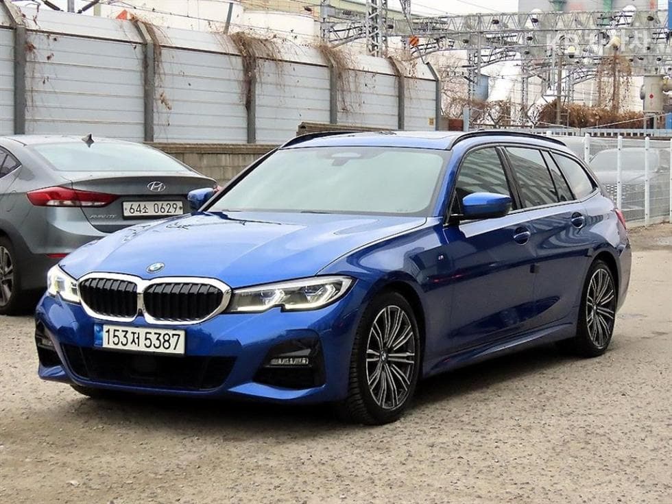 BMW 3 Series (G20) 320d Touring M Sport Package - Image 1