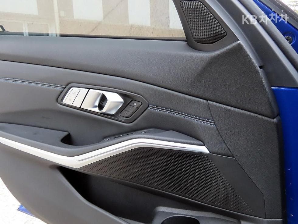 BMW 3 Series (G20)320d Touring M Sport Package - 12