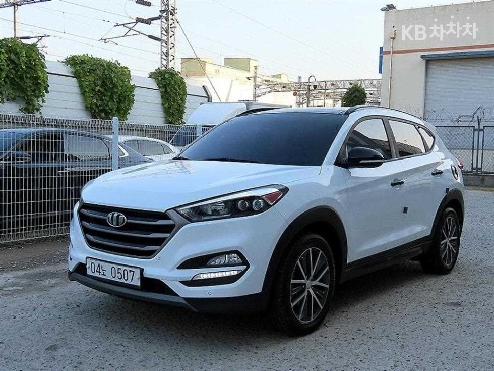 Hyundai All New Tucson Diesel(e-VGT UⅡ)1.7 2WD Modern - Image 1