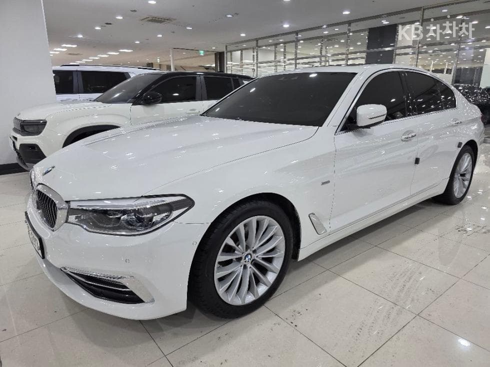 BMW 올New5 Series (G30) 520d Luxury Special Edition - Image 1
