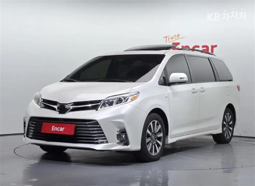 Toyota Sienna 3.5 AWD Automatic - Image 1