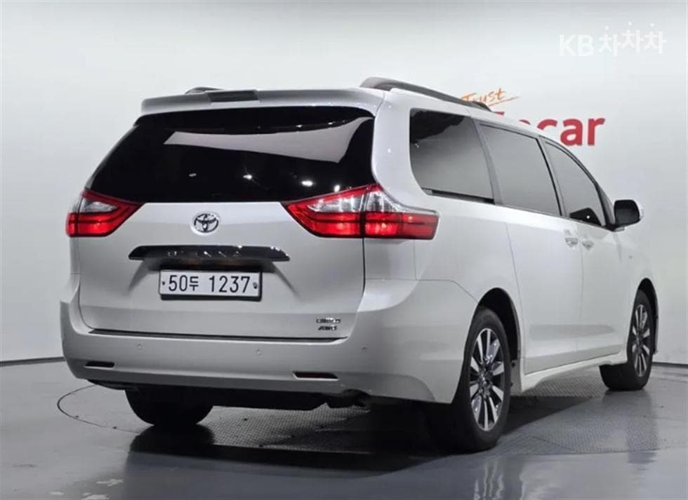 Toyota Sienna3.5 AWD Автоматик - 2