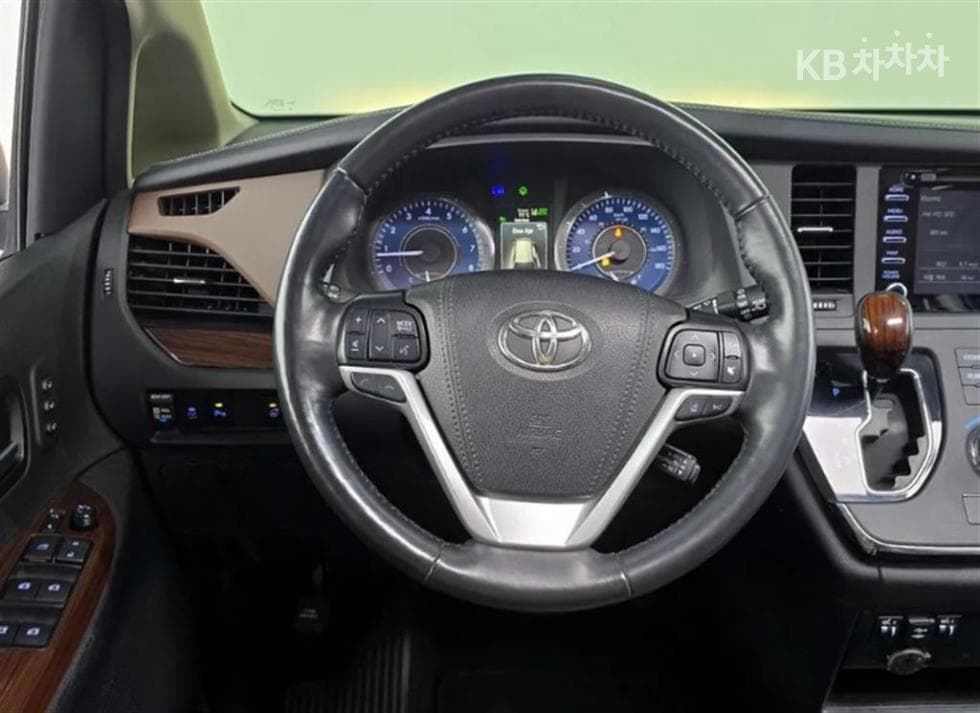 Toyota Sienna3.5 AWD Автоматик - 13