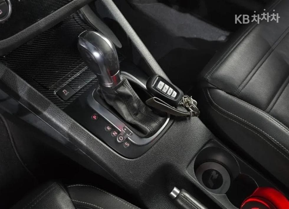 Volkswagen Scirocco2.0 Turbo Diesel Injection R-line - 9