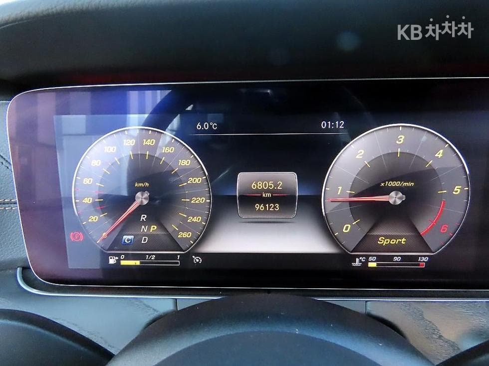 Mercedes-Benz E-Class (W213)E220d COUPE - 9