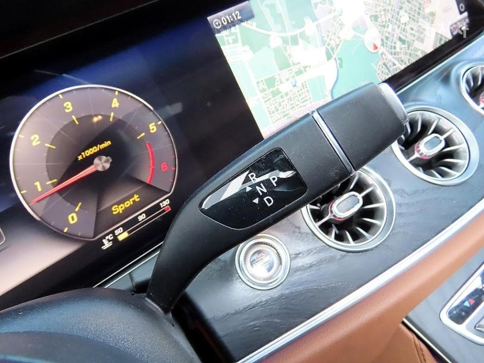 Mercedes-Benz E-Class (W213)E220d COUPE - 11