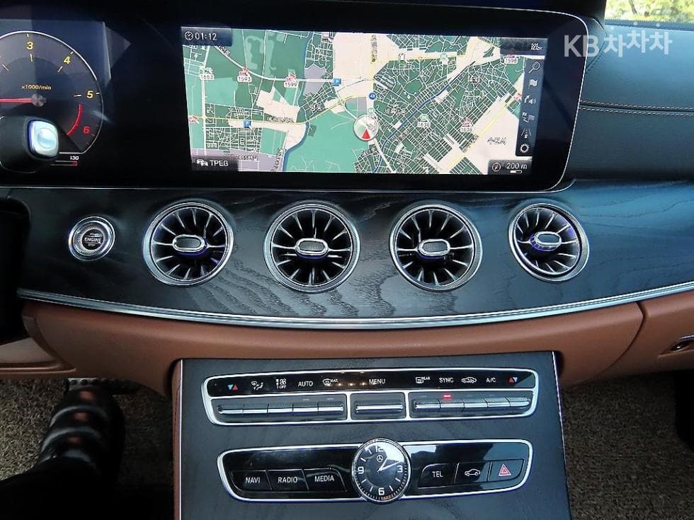 Mercedes-Benz E-Class (W213)E220d COUPE - 12