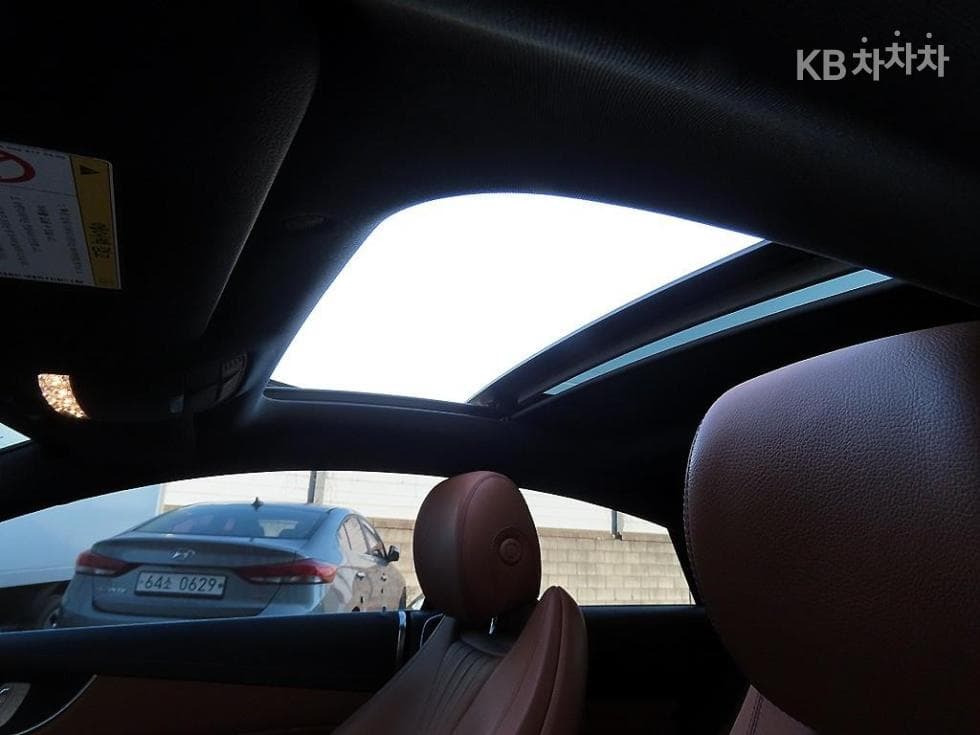 Mercedes-Benz E-Class (W213)E220d COUPE - 17