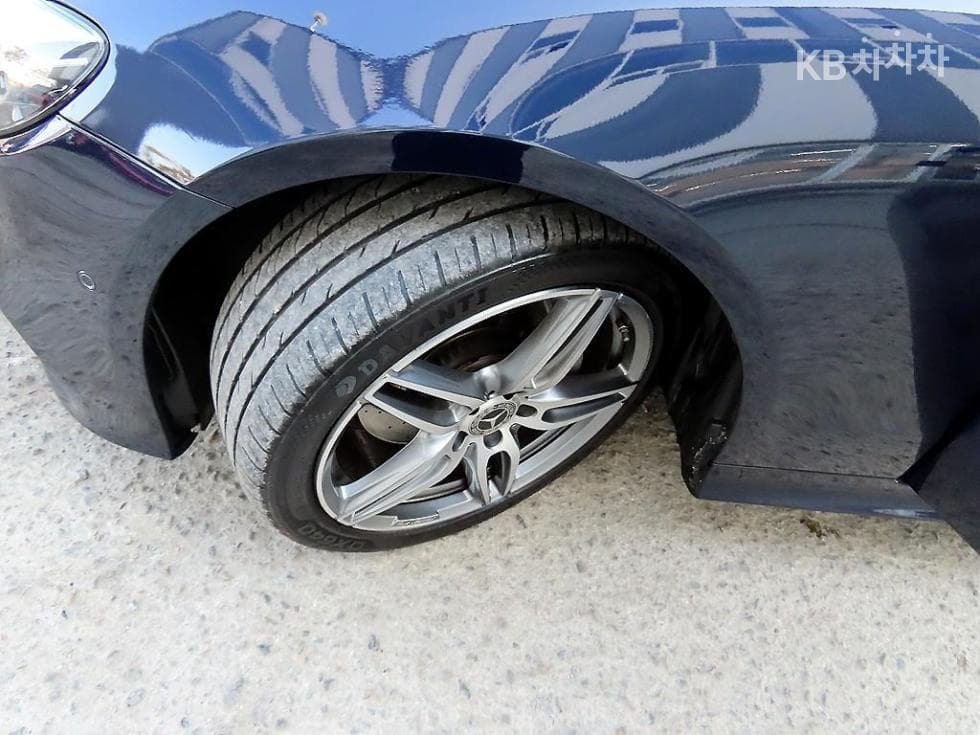 Mercedes-Benz E-Class (W213)E220d COUPE - 20