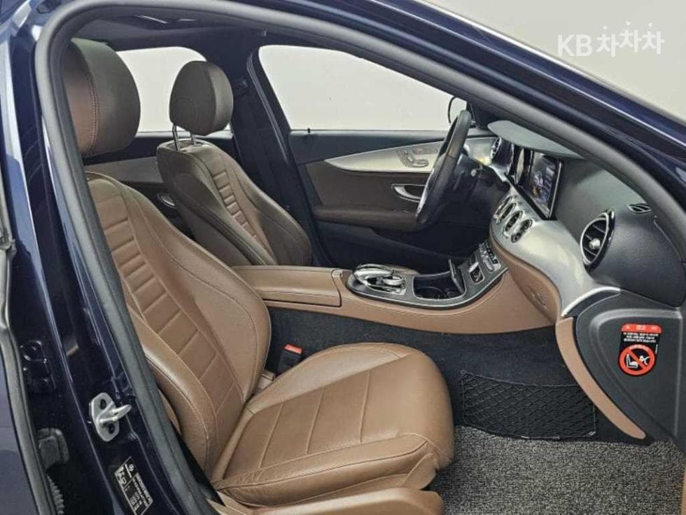 Mercedes-Benz E-Class (W213)E250 Avantgarde - 10