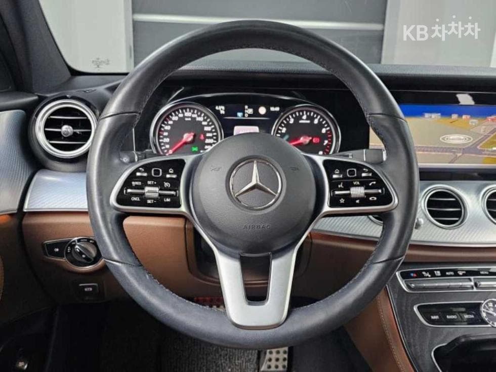 Mercedes-Benz E-Class (W213)E250 Avantgarde - 13