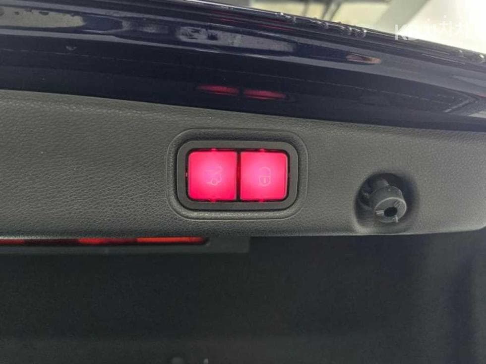 Mercedes-Benz E-Class (W213)E250 Avantgarde - 20