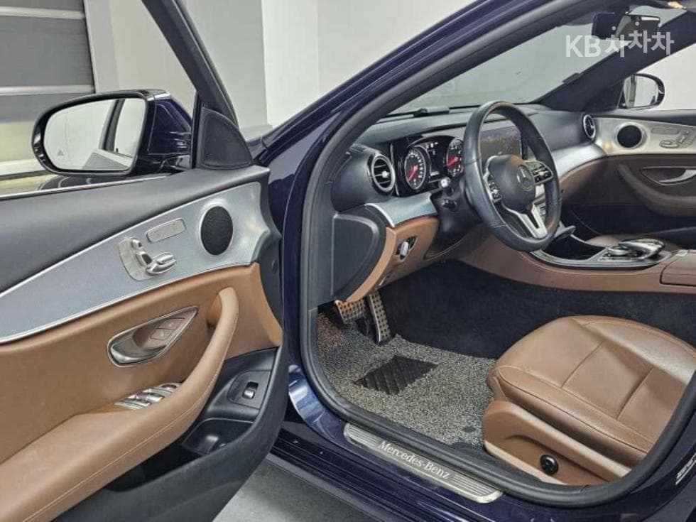 Mercedes-Benz E-Class (W213)E250 Avantgarde - 11