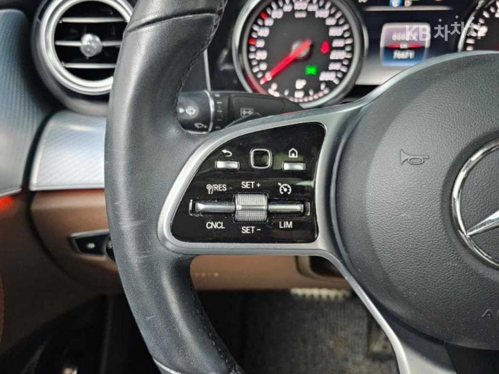 Mercedes-Benz E-Class (W213)E250 Avantgarde - 18