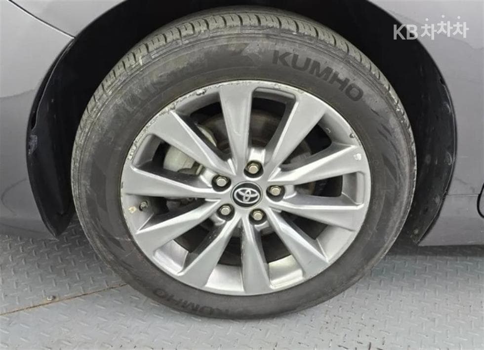 Toyota New Camry2.5L hybrid LE - 5