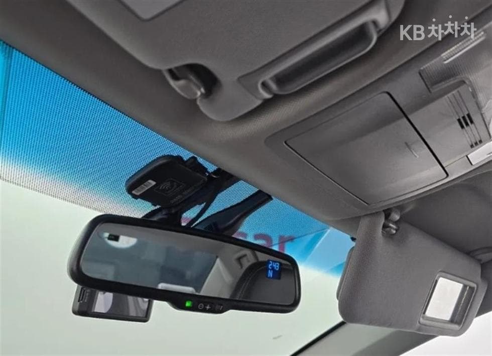 Toyota New Camry2.5L hybrid LE - 17