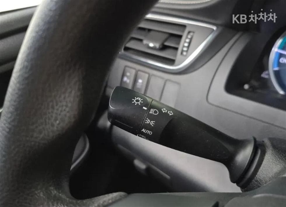 Toyota New Camry2.5L hybrid LE - 18