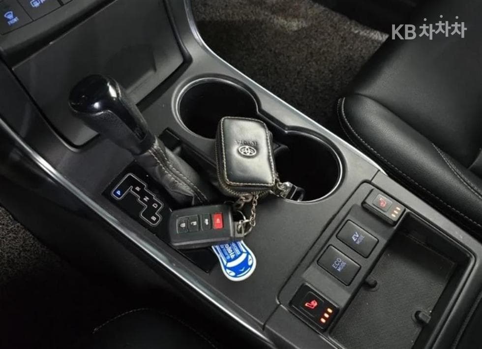 Toyota New Camry2.5L hybrid LE - 9